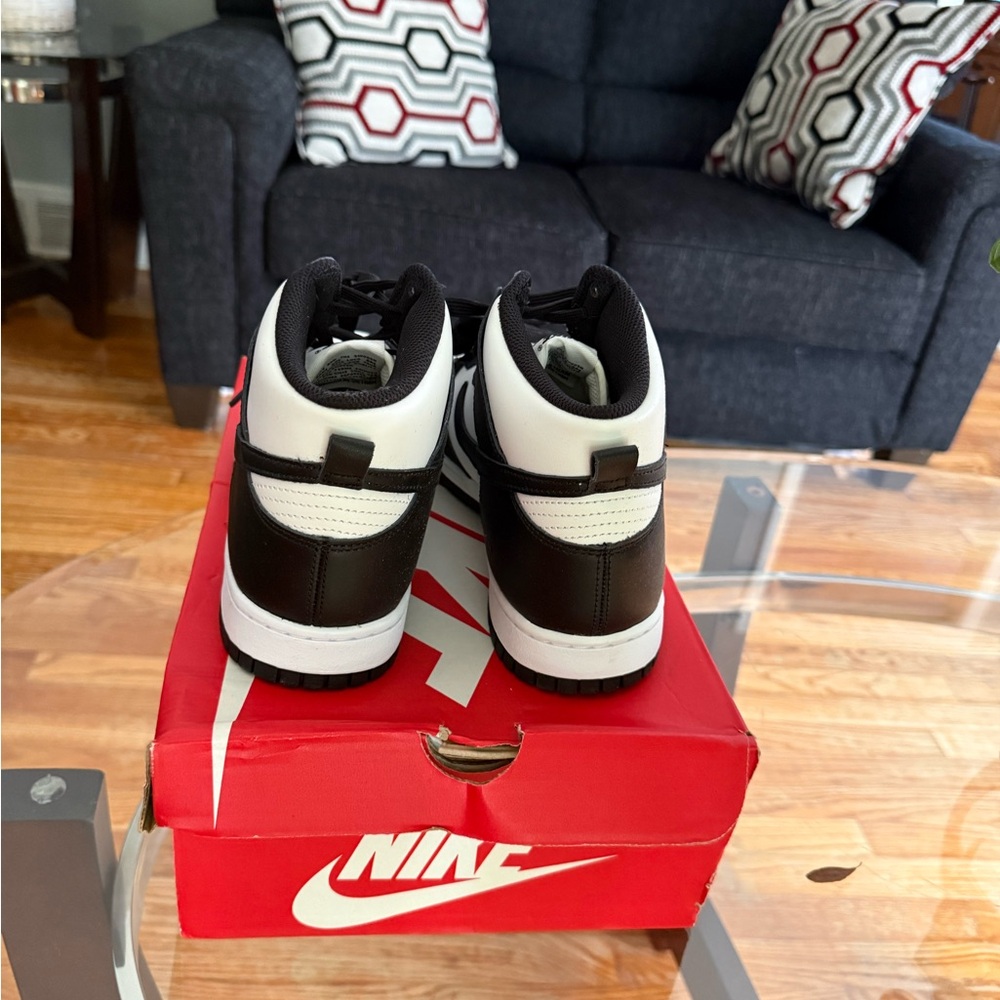 Nike Dunk Hi Retro in White and Black - Picture 3 of 5